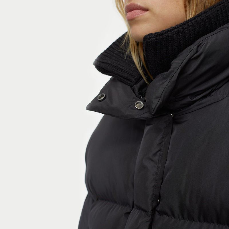 Cropped puffer jacket black