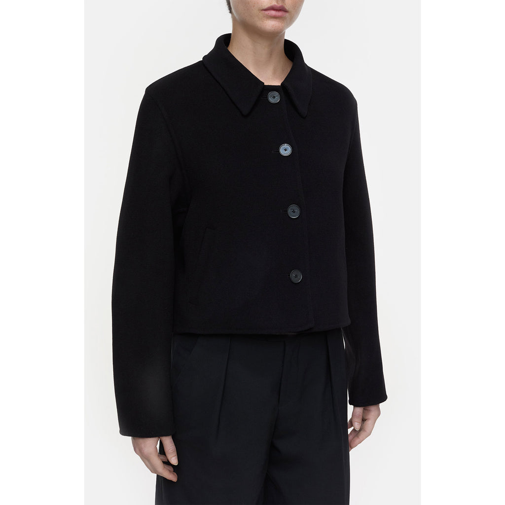 Cropped jacket black